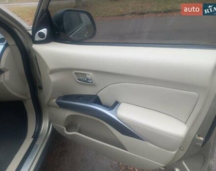 Бежевий Міцубісі Аутлендер, об'ємом двигуна 3 л та пробігом 245 тис. км за 8600 $, фото 13 на Automoto.ua