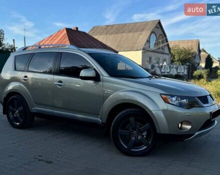 Бежевий Міцубісі Аутлендер, об'ємом двигуна 2.36 л та пробігом 200 тис. км за 8820 $, фото 1 на Automoto.ua