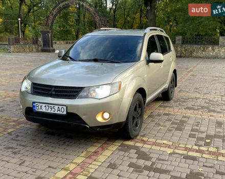 Бежевый Мицубиси Аутлендер, объемом двигателя 3 л и пробегом 330 тыс. км за 7800 $, фото 1 на Automoto.ua