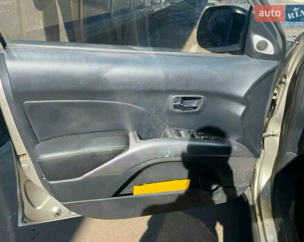 Бежевый Мицубиси Аутлендер, объемом двигателя 3 л и пробегом 358 тыс. км за 7900 $, фото 10 на Automoto.ua