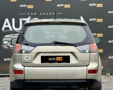 Бежевый Мицубиси Аутлендер, объемом двигателя 3 л и пробегом 210 тыс. км за 9000 $, фото 5 на Automoto.ua