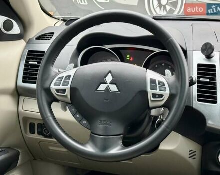 Бежевый Мицубиси Аутлендер, объемом двигателя 3 л и пробегом 210 тыс. км за 9000 $, фото 14 на Automoto.ua