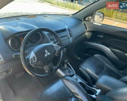 Бежевый Мицубиси Аутлендер, объемом двигателя 3 л и пробегом 358 тыс. км за 7900 $, фото 9 на Automoto.ua