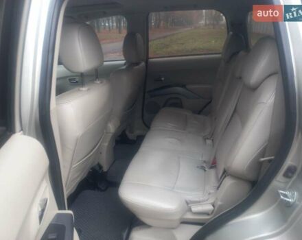 Бежевий Міцубісі Аутлендер, об'ємом двигуна 3 л та пробігом 245 тис. км за 8600 $, фото 11 на Automoto.ua