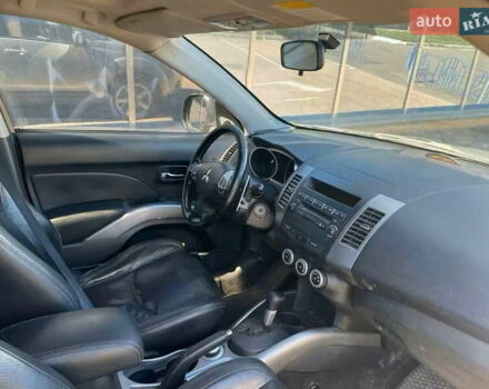 Бежевый Мицубиси Аутлендер, объемом двигателя 3 л и пробегом 358 тыс. км за 7900 $, фото 19 на Automoto.ua