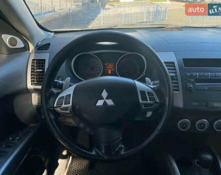 Бежевый Мицубиси Аутлендер, объемом двигателя 3 л и пробегом 358 тыс. км за 7900 $, фото 12 на Automoto.ua