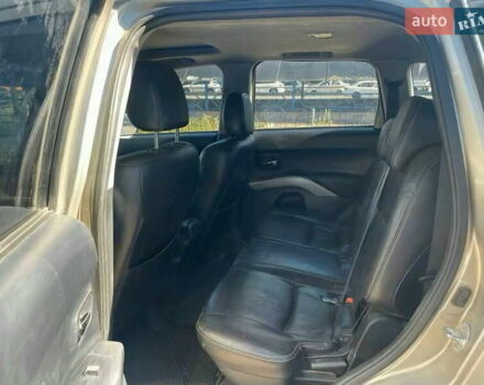 Бежевый Мицубиси Аутлендер, объемом двигателя 3 л и пробегом 358 тыс. км за 7900 $, фото 15 на Automoto.ua