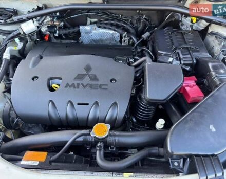 Бежевий Міцубісі Аутлендер, об'ємом двигуна 2.36 л та пробігом 200 тис. км за 8820 $, фото 28 на Automoto.ua