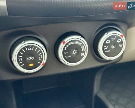 Бежевый Мицубиси Аутлендер, объемом двигателя 3 л и пробегом 210 тыс. км за 9000 $, фото 17 на Automoto.ua