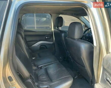 Бежевый Мицубиси Аутлендер, объемом двигателя 3 л и пробегом 358 тыс. км за 7900 $, фото 17 на Automoto.ua