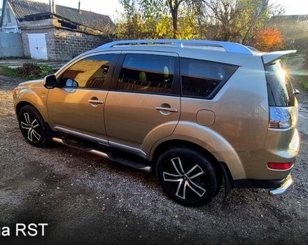 Бежевий Міцубісі Аутлендер, об'ємом двигуна 3 л та пробігом 295 тис. км за 9600 $, фото 1 на Automoto.ua