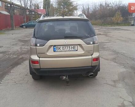 Бежевий Міцубісі Аутлендер, об'ємом двигуна 2.36 л та пробігом 282 тис. км за 7800 $, фото 4 на Automoto.ua