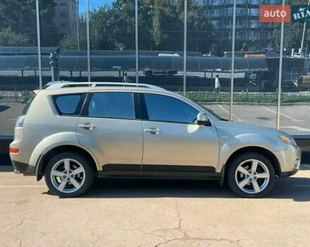 Бежевый Мицубиси Аутлендер, объемом двигателя 3 л и пробегом 358 тыс. км за 7900 $, фото 1 на Automoto.ua