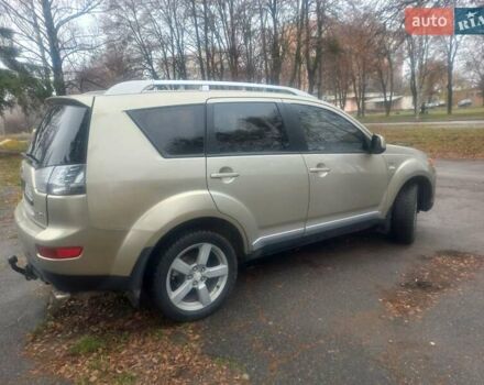 Бежевий Міцубісі Аутлендер, об'ємом двигуна 3 л та пробігом 245 тис. км за 8600 $, фото 3 на Automoto.ua