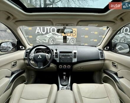 Бежевый Мицубиси Аутлендер, объемом двигателя 3 л и пробегом 210 тыс. км за 9000 $, фото 13 на Automoto.ua
