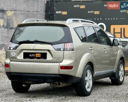 Бежевый Мицубиси Аутлендер, объемом двигателя 3 л и пробегом 210 тыс. км за 9000 $, фото 6 на Automoto.ua