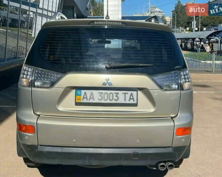 Бежевый Мицубиси Аутлендер, объемом двигателя 3 л и пробегом 358 тыс. км за 7900 $, фото 3 на Automoto.ua
