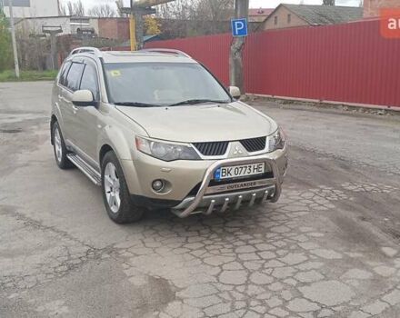 Бежевий Міцубісі Аутлендер, об'ємом двигуна 2.36 л та пробігом 282 тис. км за 7800 $, фото 1 на Automoto.ua