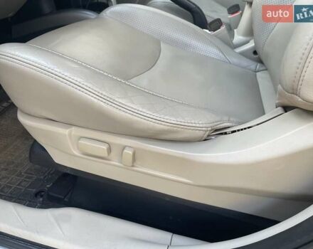 Бежевый Мицубиси Аутлендер, объемом двигателя 3 л и пробегом 176 тыс. км за 11000 $, фото 4 на Automoto.ua