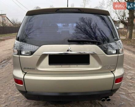 Бежевый Мицубиси Аутлендер, объемом двигателя 3 л и пробегом 178 тыс. км за 9450 $, фото 20 на Automoto.ua