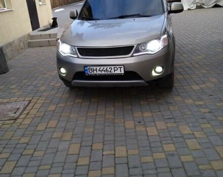 Бежевый Мицубиси Аутлендер, объемом двигателя 3 л и пробегом 220 тыс. км за 10000 $, фото 3 на Automoto.ua