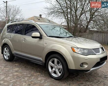 Бежевый Мицубиси Аутлендер, объемом двигателя 3 л и пробегом 178 тыс. км за 9450 $, фото 2 на Automoto.ua