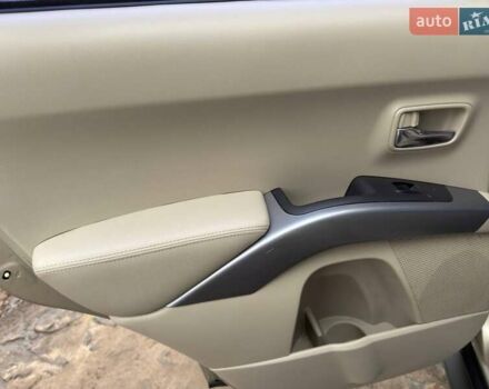 Бежевый Мицубиси Аутлендер, объемом двигателя 3 л и пробегом 178 тыс. км за 9450 $, фото 32 на Automoto.ua