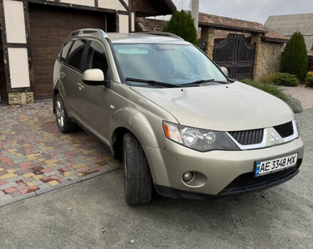 Бежевий Міцубісі Аутлендер, об'ємом двигуна 2.4 л та пробігом 301 тис. км за 6100 $, фото 5 на Automoto.ua