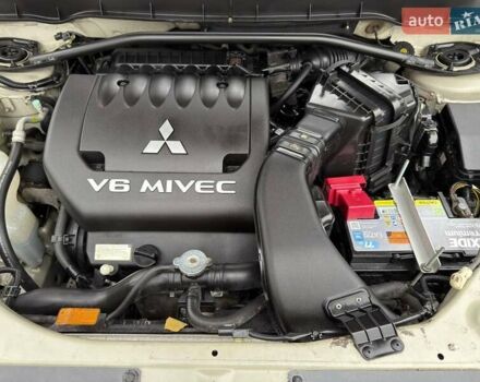 Бежевый Мицубиси Аутлендер, объемом двигателя 3 л и пробегом 178 тыс. км за 9450 $, фото 56 на Automoto.ua