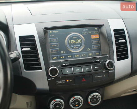 Бежевий Міцубісі Аутлендер, об'ємом двигуна 2.36 л та пробігом 207 тис. км за 10800 $, фото 59 на Automoto.ua