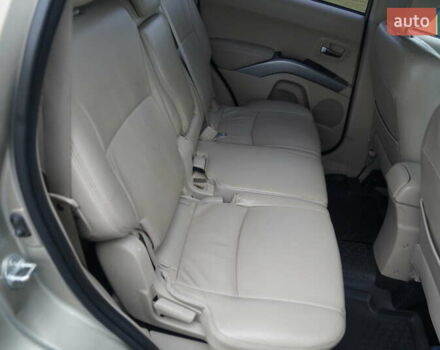 Бежевий Міцубісі Аутлендер, об'ємом двигуна 2.36 л та пробігом 207 тис. км за 10800 $, фото 41 на Automoto.ua