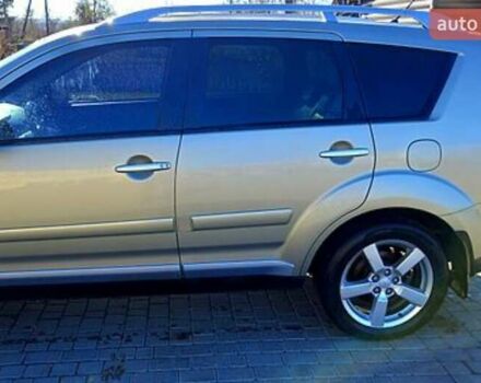 Бежевий Міцубісі Аутлендер, об'ємом двигуна 2.36 л та пробігом 220 тис. км за 9500 $, фото 1 на Automoto.ua