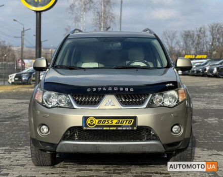Бежевий Міцубісі Аутлендер, об'ємом двигуна 2.4 л та пробігом 195 тис. км за 8500 $, фото 1 на Automoto.ua