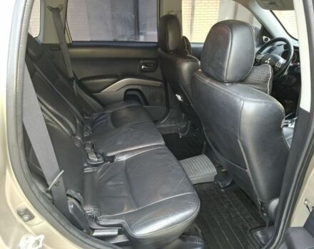 Бежевий Міцубісі Аутлендер, об'ємом двигуна 3 л та пробігом 266 тис. км за 8500 $, фото 7 на Automoto.ua