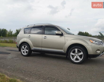 Бежевий Міцубісі Аутлендер, об'ємом двигуна 2.36 л та пробігом 207 тис. км за 10800 $, фото 21 на Automoto.ua