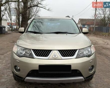 Бежевый Мицубиси Аутлендер, объемом двигателя 3 л и пробегом 178 тыс. км за 9450 $, фото 1 на Automoto.ua