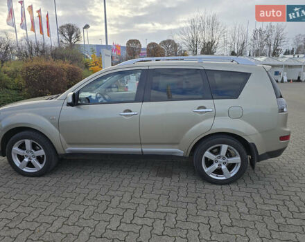 Бежевый Мицубиси Аутлендер, объемом двигателя 2.36 л и пробегом 159 тыс. км за 9683 $, фото 8 на Automoto.ua