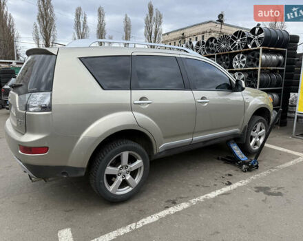 Міцубісі Аутлендер 2008 у Києві на Automoto.ua Бежевий Міцубісі Аутлендер, об'ємом двигуна 3 л та пробігом 337 тис. км за 11900 $, фото 10 на Automoto.ua