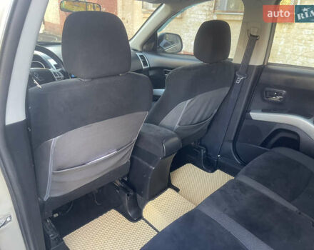 Бежевый Мицубиси Аутлендер, объемом двигателя 3 л и пробегом 246 тыс. км за 8250 $, фото 19 на Automoto.ua