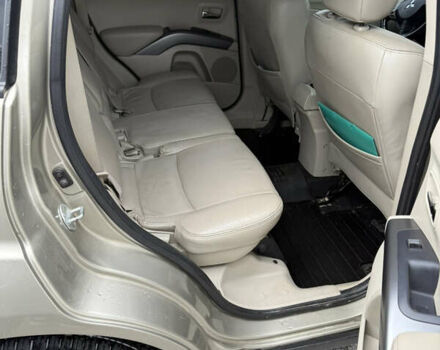 Міцубісі Аутлендер 2008 у Києві на Automoto.ua Бежевий Міцубісі Аутлендер, об'ємом двигуна 3 л та пробігом 337 тис. км за 11900 $, фото 12 на Automoto.ua