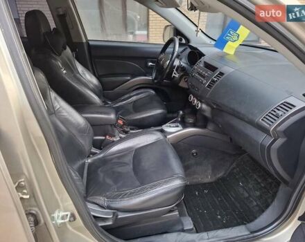 Бежевий Міцубісі Аутлендер, об'ємом двигуна 3 л та пробігом 266 тис. км за 8500 $, фото 8 на Automoto.ua