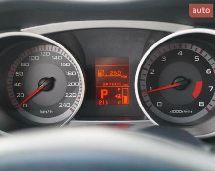 Бежевий Міцубісі Аутлендер, об'ємом двигуна 2.36 л та пробігом 207 тис. км за 10800 $, фото 60 на Automoto.ua