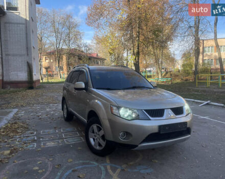 Бежевый Мицубиси Аутлендер, объемом двигателя 3 л и пробегом 246 тыс. км за 8250 $, фото 4 на Automoto.ua