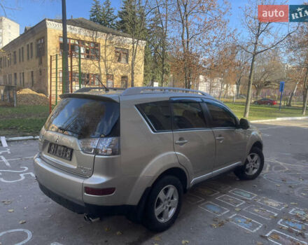 Бежевый Мицубиси Аутлендер, объемом двигателя 3 л и пробегом 246 тыс. км за 8250 $, фото 3 на Automoto.ua