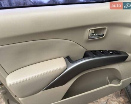 Бежевый Мицубиси Аутлендер, объемом двигателя 3 л и пробегом 178 тыс. км за 9450 $, фото 23 на Automoto.ua