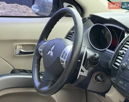 Бежевый Мицубиси Аутлендер, объемом двигателя 3 л и пробегом 178 тыс. км за 9450 $, фото 53 на Automoto.ua