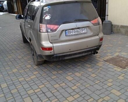 Бежевый Мицубиси Аутлендер, объемом двигателя 3 л и пробегом 220 тыс. км за 10000 $, фото 1 на Automoto.ua