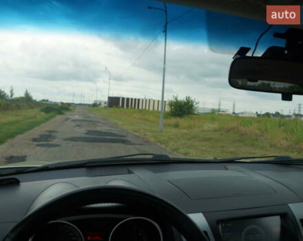 Бежевий Міцубісі Аутлендер, об'ємом двигуна 2.36 л та пробігом 207 тис. км за 10800 $, фото 61 на Automoto.ua