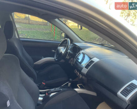 Бежевый Мицубиси Аутлендер, объемом двигателя 3 л и пробегом 246 тыс. км за 8250 $, фото 15 на Automoto.ua