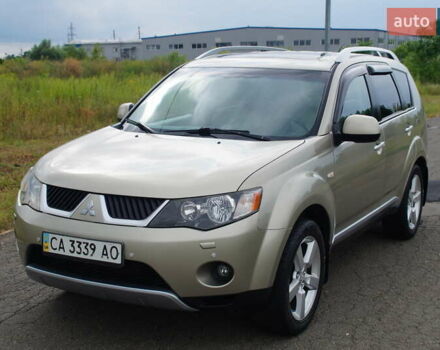 Бежевий Міцубісі Аутлендер, об'ємом двигуна 2.36 л та пробігом 207 тис. км за 10800 $, фото 2 на Automoto.ua